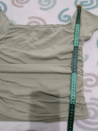 Camiseta Hollister de color caqui talla L