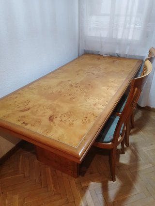 Muebles de salón, mesa y sillas