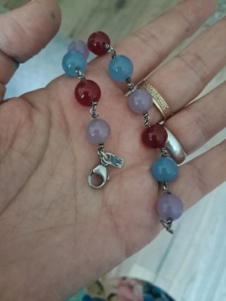 Pulsera de cuentas de colores