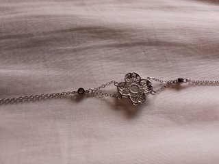 Pulsera de acero con cuarzo blanco y circonitas