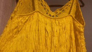 Vestido amarillo con crochet