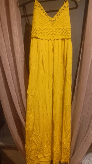 Vestido amarillo con crochet