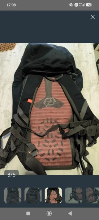 Mochila Quechua Negra con detalles rojos