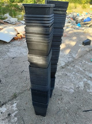 Lote de macetas cuadradas negras