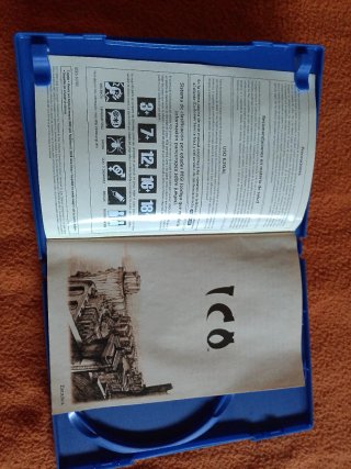 Ico PlayStation 2 caja y manual ( sin disco )
