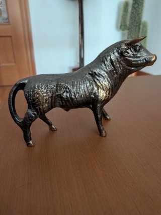 Toro de bronce