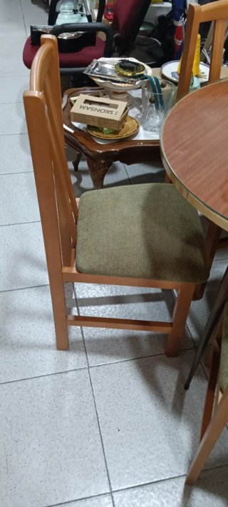 Mesa redonda con 4 sillas