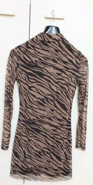 Vestito camicia Stradivarius con fantasia zebra.