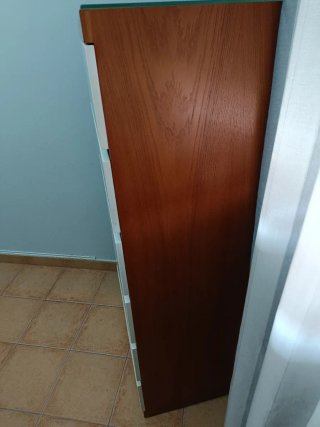 Sinfonier de madera blanco y marrón