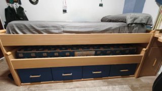 Dormitorio juvenil completo o sólo cama.