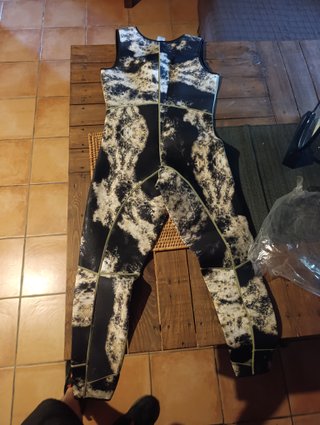 Traje de neopreno estampado