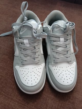 Zapatillas Nike grises y blancas Talla 36