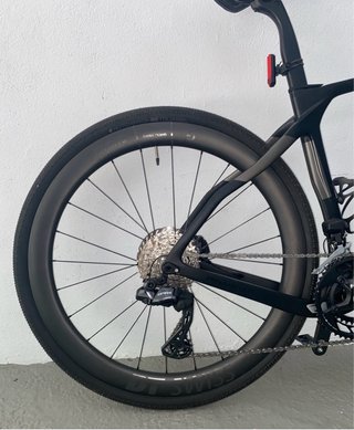 Bicicleta Gravel Carbono