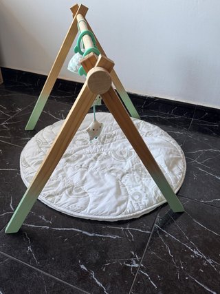 Gimnasio de madera para bebés