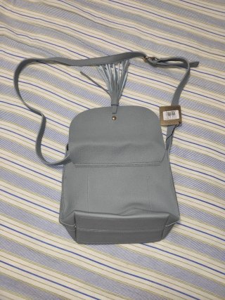 Bolso bandolera gris con flecos