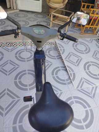 Bicicleta eléctrica en buen estado, con cargador.