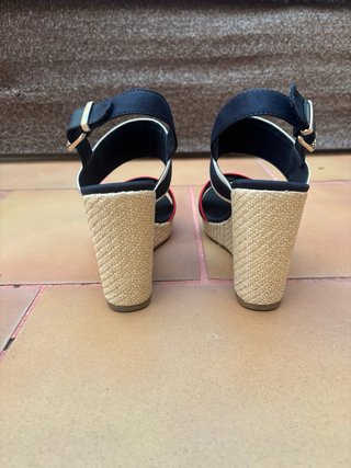 Sandalias Tommy Hilfiger Talla 39 (talla pequeño)
