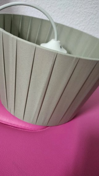 Lámpara de techo beige de tela