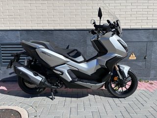 Honda ADV350 como NUEVA