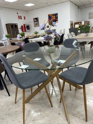 Mesa Comedor Cristal y Sillas Tela