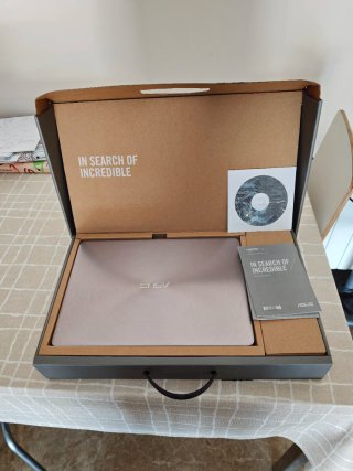 ASUS ZenBook 14 i7 16GB RAM 1TB+256GB Nvidia (2GB