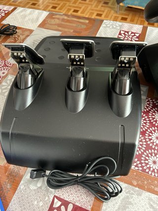 Volante Logitech G29 con Pedales