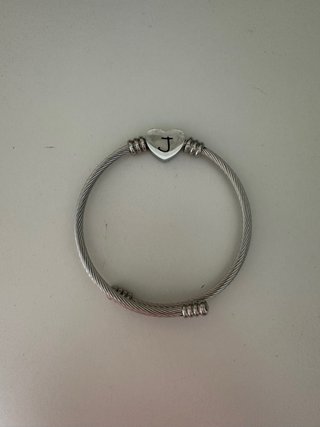 Pulsera con inicial J corazón plata