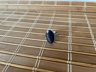 Anillo ajustable con piedra marrón