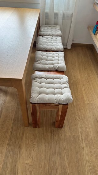 Mesa extebsible y banco de madera