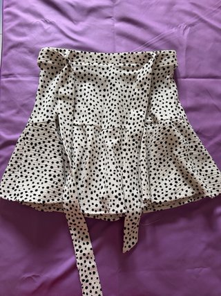 Falda short lunares blanco y negro