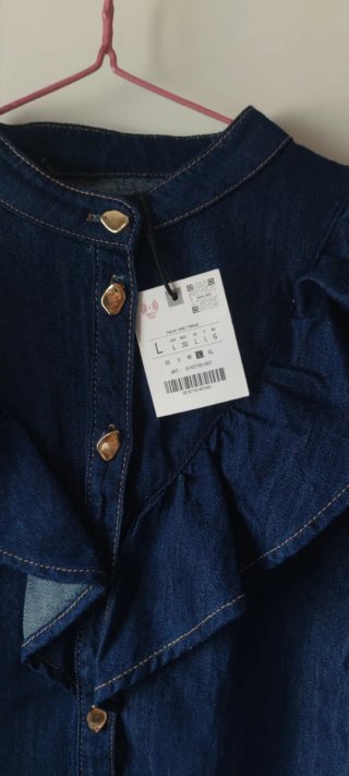Blusa denim Zara con volantes