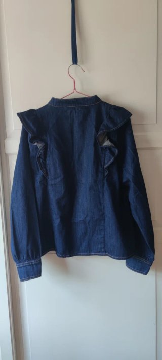 Blusa denim Zara con volantes