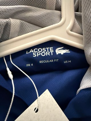 Chandal de la firma Lacoste