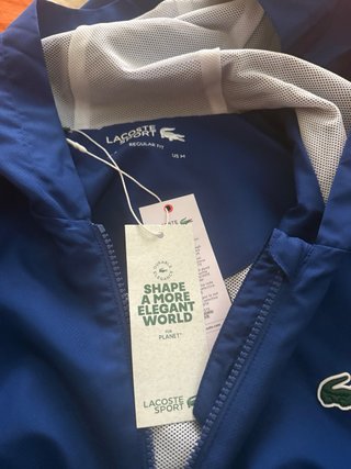 Chandal de la firma Lacoste