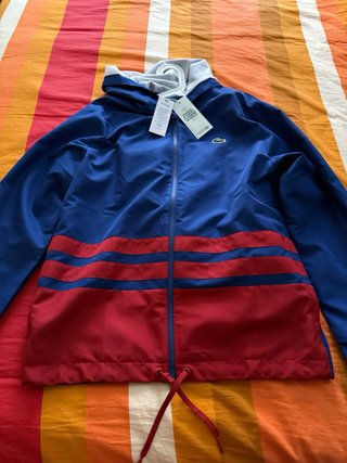 Chandal de la firma Lacoste
