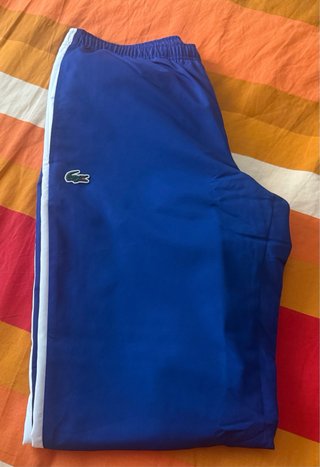 Chandal de la firma Lacoste