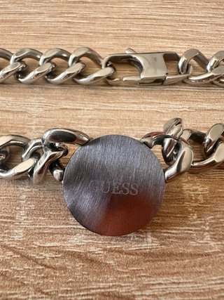 Collar Guess León Plata