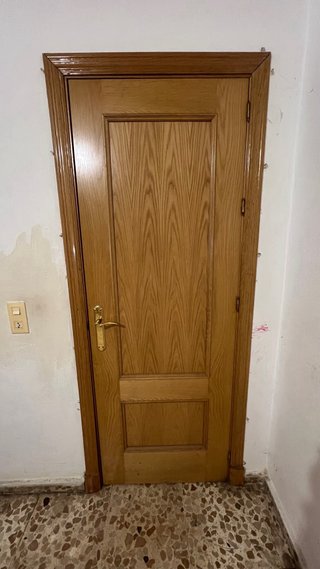 Puerta de paso de madera