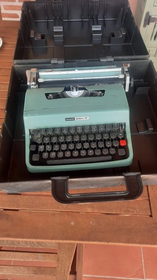 Máquina de escribir Olivetti Lettera 32