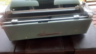 Máquina de escribir Olivetti Lettera 32