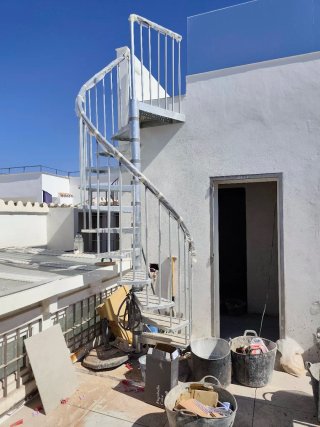 Escalera Caracol Galvanizada Nueva color Plata