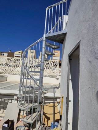 Escalera Caracol Galvanizada Nueva color Plata