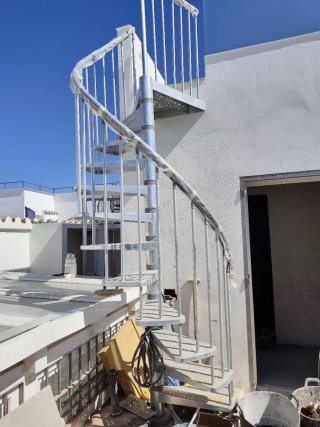 Escalera Caracol Galvanizada Nueva color Plata