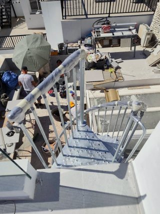 Escalera Caracol Galvanizada Nueva color Plata