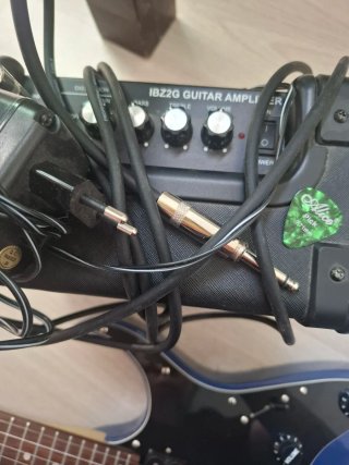 Guitarra Eléctrica Ibanez Gio + Amplificador