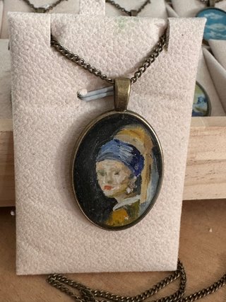 Collar pintado a mano La joven de la perla