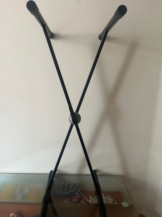 Supporto per pianoforte nero