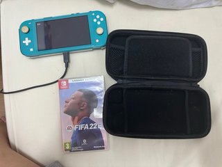 Nintendo Switch Lite + Fifa 22