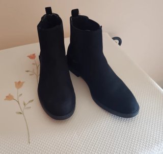 Botines negros niña