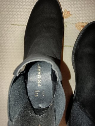 Botines negros niña